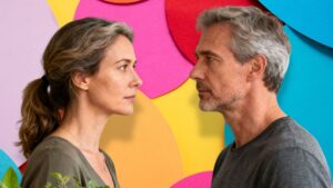 Personas adultas reflexionando sobre vínculos amorosos y bienestar emocional.