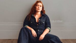 Estética Y2K de Calvin Klein en la campaña Feel the Fit 2026